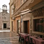 Studio Mozzira In Center - Free Breakfast
